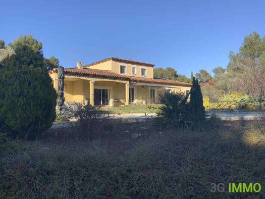 Villa à louer 3 140 € 6 pièces 5 chambres 201 m² 2 500 m² de terrain Ventabren 13122