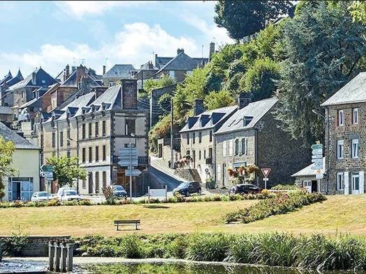 Boutique à vendre Fonds de commerce 135 000 € 200 m² de surface de vente Nord Est Mayenne 53100