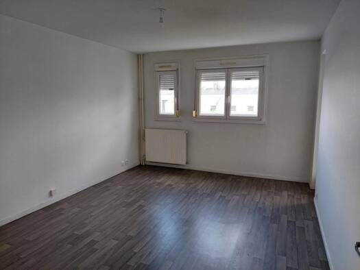 Appartement à louer 592 € 4 pièces 3 chambres 76 m² Étage 4/7 Montreynaud Saint-Étienne 42000