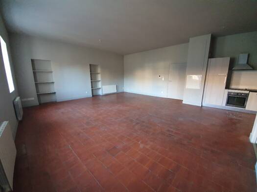 Appartement à louer 988 € 3 pièces 2 chambres 86 m² Étage 1/2 Jardins de la Fontaine Nîmes 30000