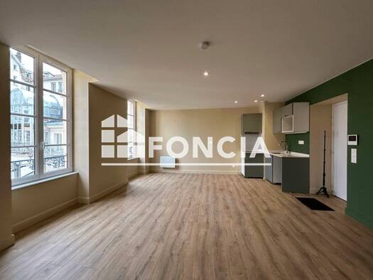 Appartement à louer 610 € 2 pièces 1 chambre 48,6 m² Étage 2/3 Thermal-Vieux-Vican Vichy 03200