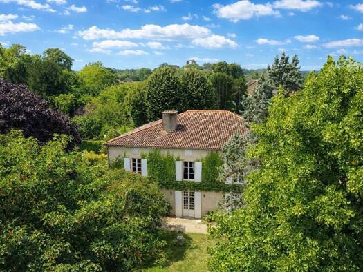 Demeure à vendre 615 000 € 12 pièces 6 chambres 500 m² 5 714 m² de terrain Fontenay-le-Comte 85200