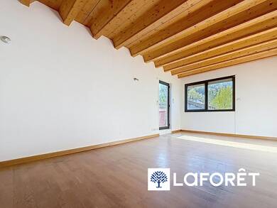 Appartement à louer 695 € 2 pièces 1 chambre 64 m² Dernier étage, Étage 2/2 Centre Ville Est Bourgoin Jallieu 38300