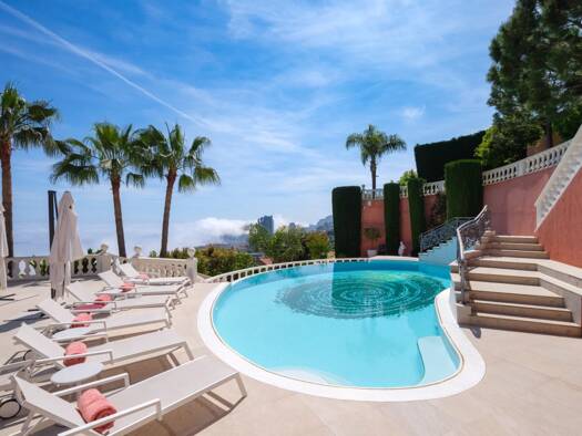 Villa à louer - Première occupation 60 000 € 10 pièces 5 chambres 786 m² 3 870 m² de terrain Roquebrune-Cap-Martin 06190