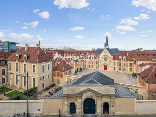 Duplex à vendre 610 000 € 3 pièces 2 chambres 55,86 m² Étage 4/4 Saint Thomas d'Aquin Paris 7ème arrondissement 75007