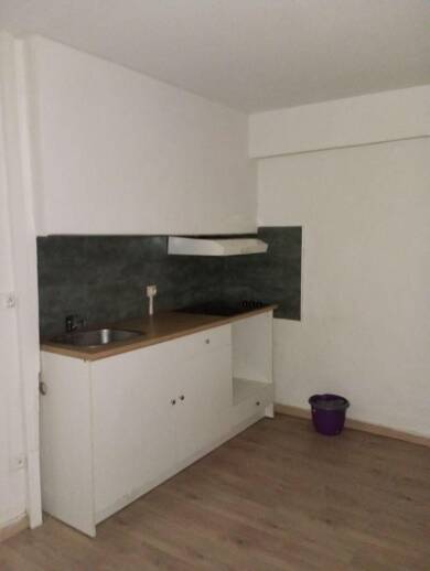 Appartement à louer 495 € 2 pièces 1 chambre 30 m² Étage 2/1 Pezenas 34120