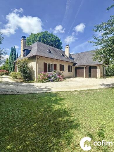Maison à louer 1 850 € 6 pièces 4 chambres 210 m² 1 650 m² de terrain Perlic Lons 64140