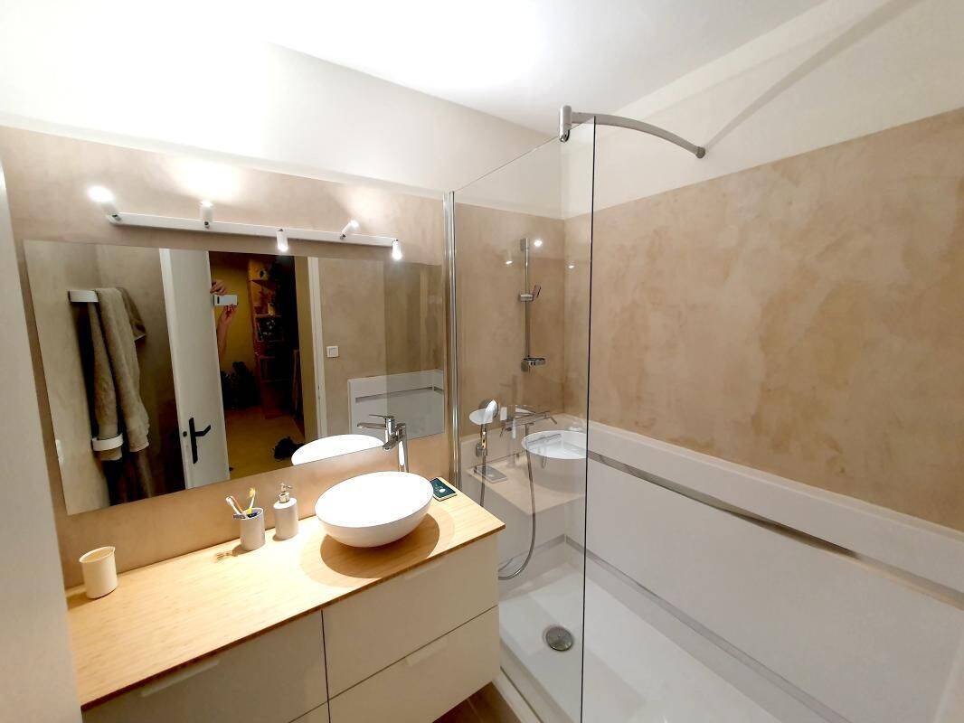 21 Rue Louis Braille Villeurbanne 69100 - T3 Meublé - 1390 €CC — 7
