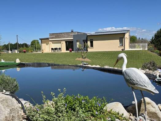 Maison de plain-pied à vendre 399 500 € 6 pièces 4 chambres 166 m² 9 127 m² de terrain Reygade 19430