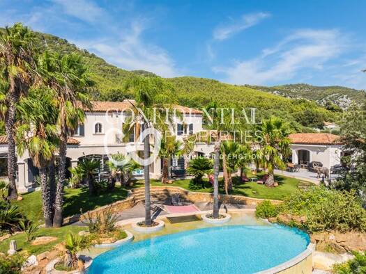 Maison à vendre 2 990 000 € 8 pièces 3 chambres 280 m² 6 200 m² de terrain Nord Sanary-sur-Mer 83110