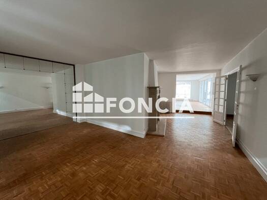 Maison à louer 850 € 4 pièces 3 chambres 178,4 m² La Rochefoucauld-en-Angoumois 16110