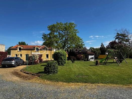 Maison à vendre 231 000 € 7 pièces 4 chambres 135 m² Cernusson 49310