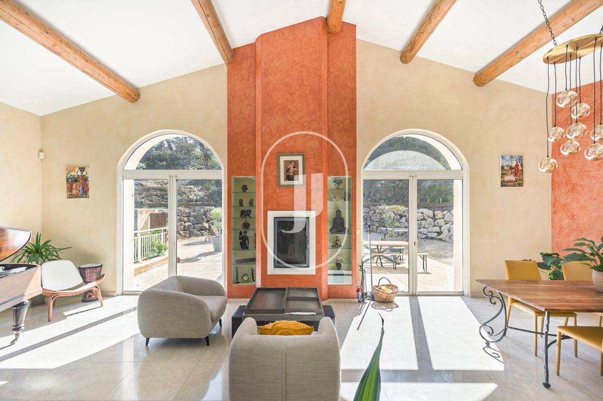 Maison à vendre, 300m², SAINT MARC JAUMEGARDE