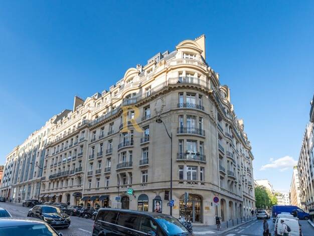 Appartement à louer 6 990 € 7 pièces 4 chambres 234,8 m² 3ème étage Parc Monceau Paris 8ème arrondissement 75008
