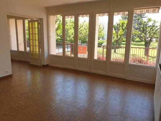 Appartement à louer 750 € 4 pièces 2 chambres 79,8 m² RDC Dunant-Mialan Guilherand-Granges 07500
