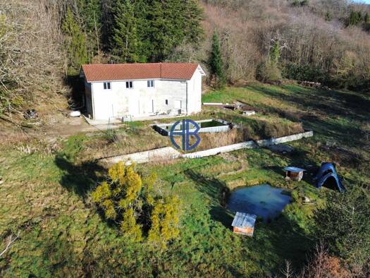Maison de plain-pied à vendre 335 000 € 5 pièces 4 chambres 186,12 m² 6 587 m² de terrain La Côte-Saint-André 38260