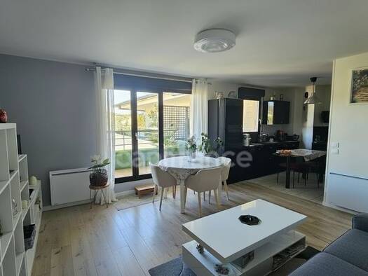 Appartement en viager occupé Bouquet 106 811 € 4 pièces 3 chambres 70 m² Étage 4/4 Inter Marche Mantes-la-Jolie 78200