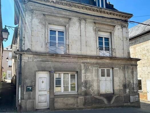 Maison de ville à vendre 64 900 € 3 pièces 2 chambres 98 m² 76 m² de terrain Sud Est-Nord Ouest Montval-sur-Loir 72500