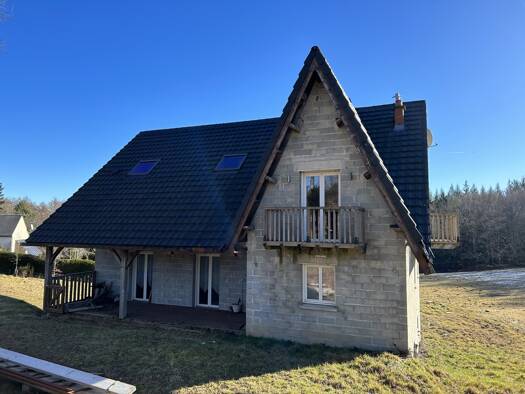 Maison à vendre 180 200 € 5 pièces 2 chambres 175 m² 2 500 m² de terrain Saint-Angel 19200