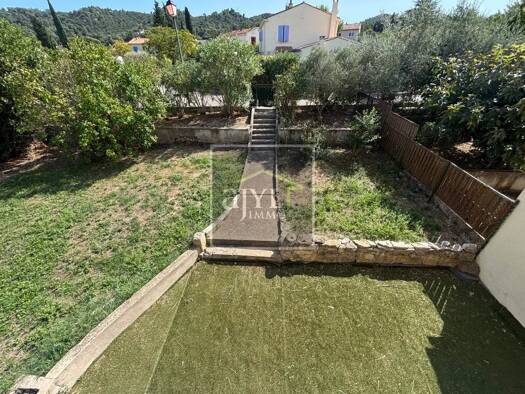 Villa à louer 1 070 € 4 pièces 3 chambres 70 m² 590 m² de terrain Charleval 13350