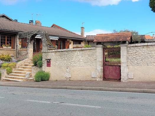 Maison à vendre 189 000 € 7 pièces 5 chambres 255 m² 1 220 m² de terrain Mensignac 24350