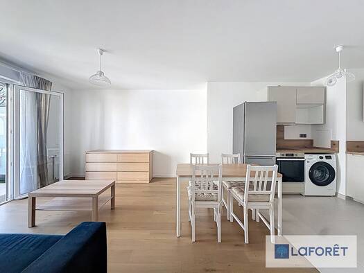 Appartement à louer 1 050 € 2 pièces 1 chambre 44 m² Étage 2/4 Gambetta Le Plessis-Trévise 94420