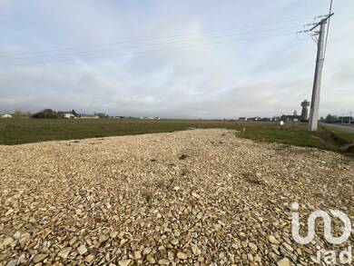 Terrain constructible viabilisé à vendre 37 100 € 829 m² de terrain Arçay 18340