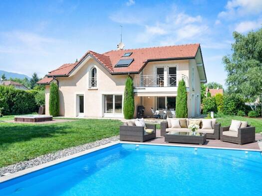 Maison à vendre 1 695 000 € 7 pièces 5 chambres 220 m² 1 344 m² de terrain Centre Divonne-les-Bains 01220