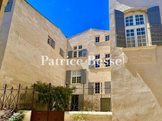 Immeuble de bureaux à vendre 4 400 000 € 1 102 m² de bureaux Avignon 84000