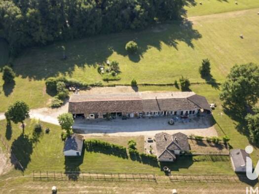 Demeure à vendre 492 000 € 7 pièces 3 chambres 285,5 m² 27 500 m² de terrain Saint-Étienne-du-Bois 01370