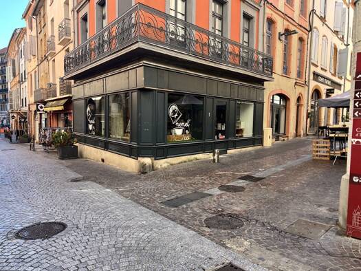 Local commercial à louer 1 160 € 65 m² de surface de vente Centre Ville Montauban 82000