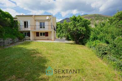 Maison à vendre 263 000 € 4 pièces 3 chambres 95 m² 18 042 m² de terrain Castellane 04120