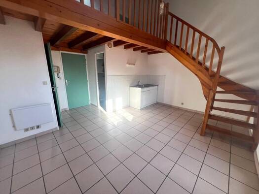 Duplex à louer 390 € 1 pièce 31,4 m² 2ème étage Vieux Bourg Livron-sur-Drôme 26250