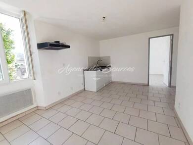 Appartement à vendre 97 000 € 3 pièces 2 chambres 39,3 m² 2ème étage Saint-Maximin-la-Sainte-Baume 83470