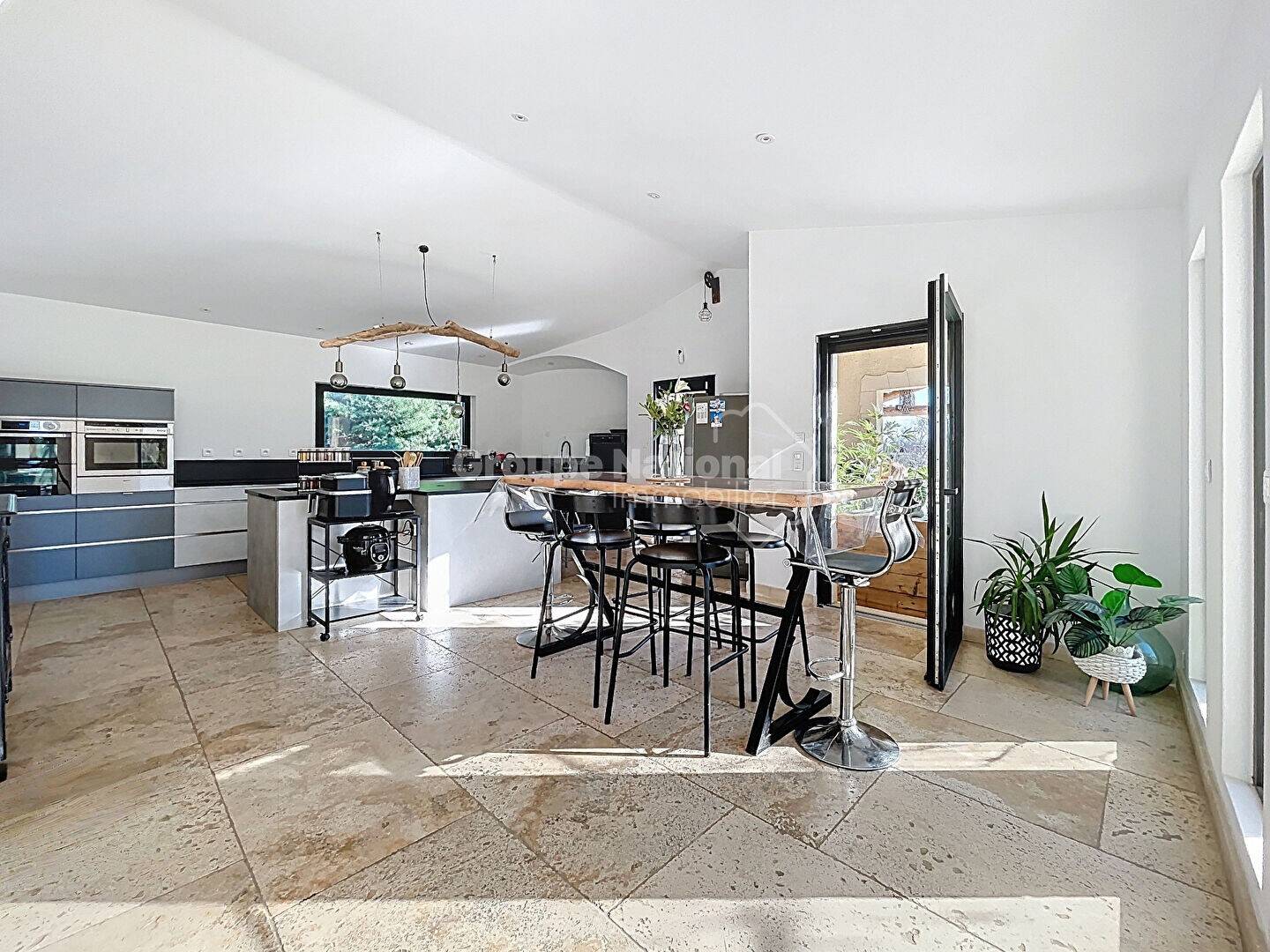 Maison à vendre, 218m², SAINTE CECILE LES VIGNES