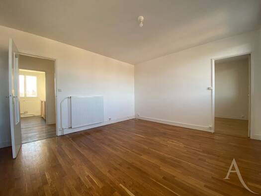 Appartement à louer 645 € 3 pièces 2 chambres 58 m² Étage 4/8 Couronne Centrale Bourges 18000