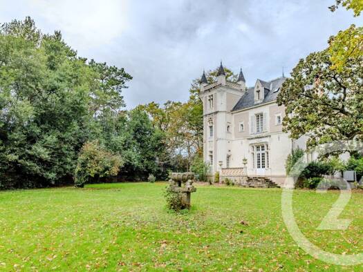 Maison à vendre 1 155 000 € 10 pièces 6 chambres 420 m² 270 000 m² de terrain Sainte-Luce-sur-Loire 44980