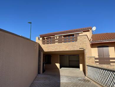 Villa à louer 2 050 € 6 pièces 5 chambres 200 m² Durtol 63830