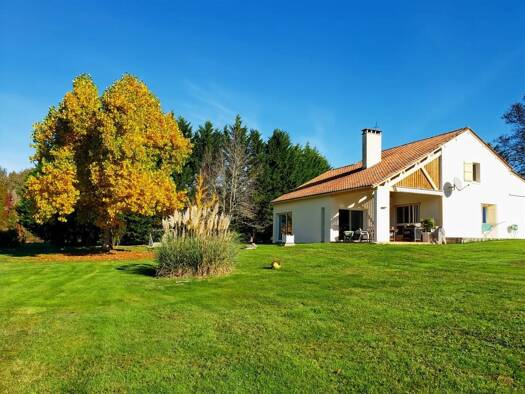 Maison à vendre 329 000 € 6 pièces 4 chambres 220 m² 15 659 m² de terrain Tourtoirac 24390