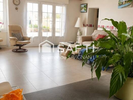 Maison de ville à vendre 260 000 € 5 pièces 4 chambres 121 m² 742 m² de terrain Saint-Michel-en-l'Herm 85580