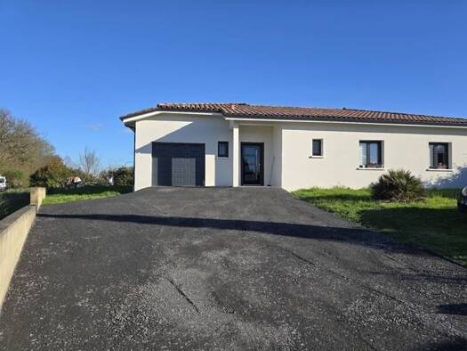 Maison de plain-pied à vendre 243 800 € 6 pièces 4 chambres 130 m² 875 m² de terrain Est Condom 32100
