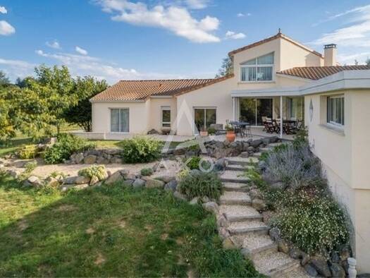 Maison à vendre 449 000 € 10 pièces 7 chambres 300 m² 20 000 m² de terrain Montembœuf 16310