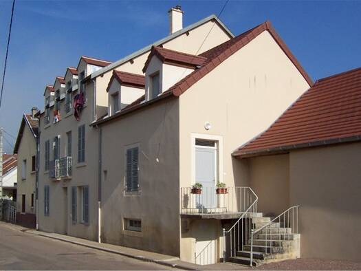 Appartement à louer 580 € 3 pièces 2 chambres 72 m² RDC Darcey 21150