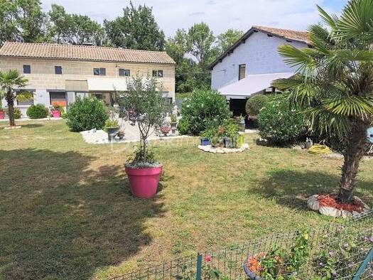 Ferme à vendre 549 000 € 10 pièces 6 chambres 257 m² 13 567 m² de terrain Condat Libourne 33500