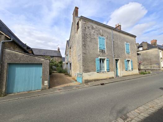 Maison à vendre 249 500 € 9 pièces 5 chambres 253 m² 473 m² de terrain Auvers-le-Hamon 72300