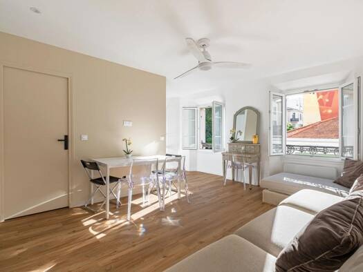 Appartement à vendre 288 000 € 4 pièces 3 chambres 61 m² Étage 1/3 République Cannes 06400