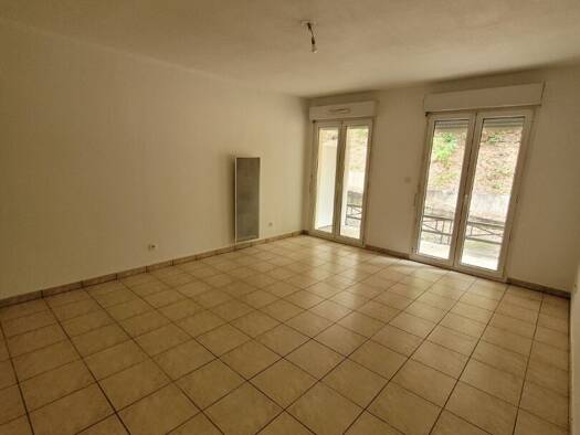 Appartement à vendre 170 000 € 3 pièces 2 chambres 62 m² RDC/2 Cavailles-Camparian Cenon 33150