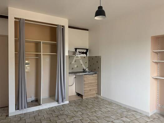 Appartement à louer 399 € 2 pièces 1 chambre 28 m² Étage 1/3 Cordes-sur-Ciel 81170