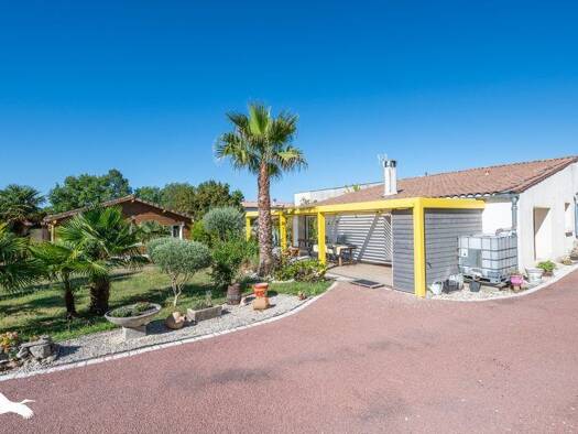 Maison de plain-pied à vendre 455 000 € 4 pièces 2 chambres 121 m² 4 092 m² de terrain Médis 17600