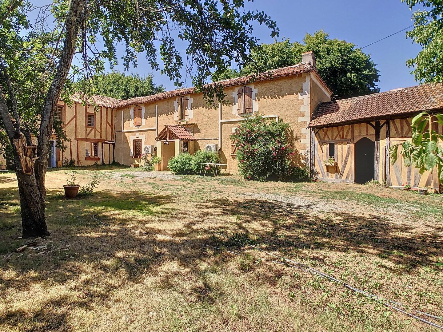 Maison à vendre, 136m², VILLECOMTAL SUR ARROS